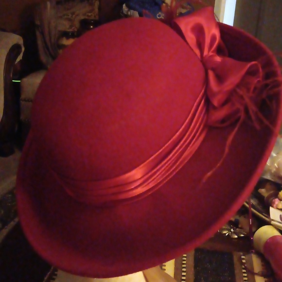 Red Felt Hat - Picture 3 of 6